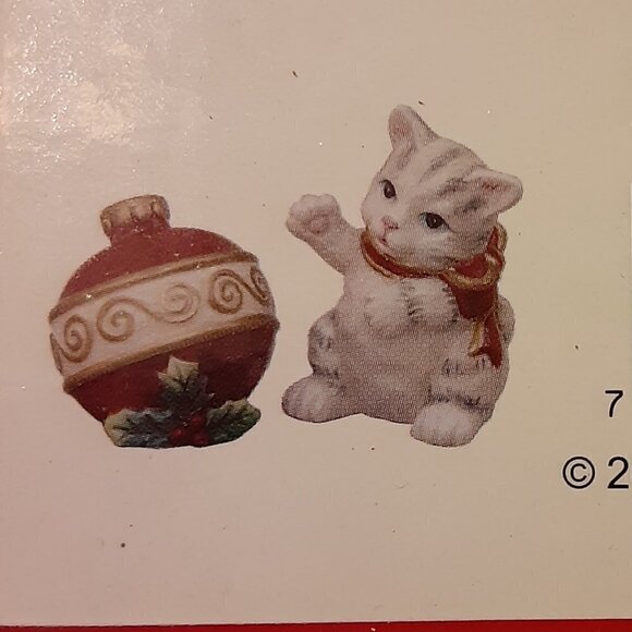 Fritz and Floyd Kristmas Kitty Salt and Pepper Set - Picture 2 of 4